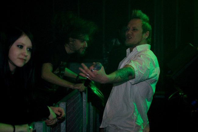 090212_1_emergency_gate-2.jpg