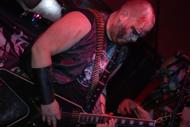 090306_1_bleeding_fist02.jpg