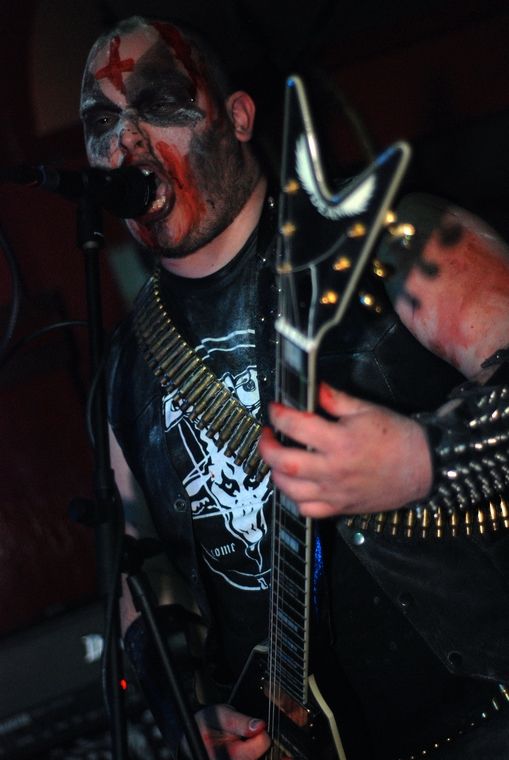 090306_1_bleeding_fist04.jpg