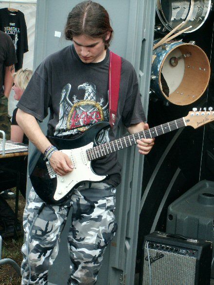 2006 Wacken 002 kitarist.jpg
