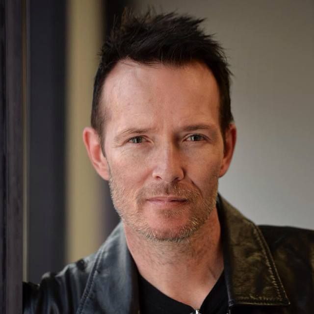 Umrl je Scott Weiland