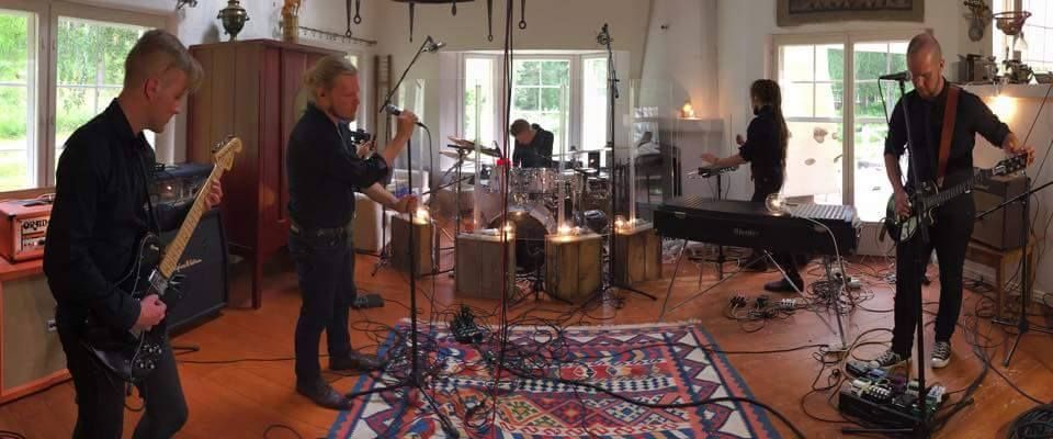 Hanging Garden predstavljajo Backwoods Sessions