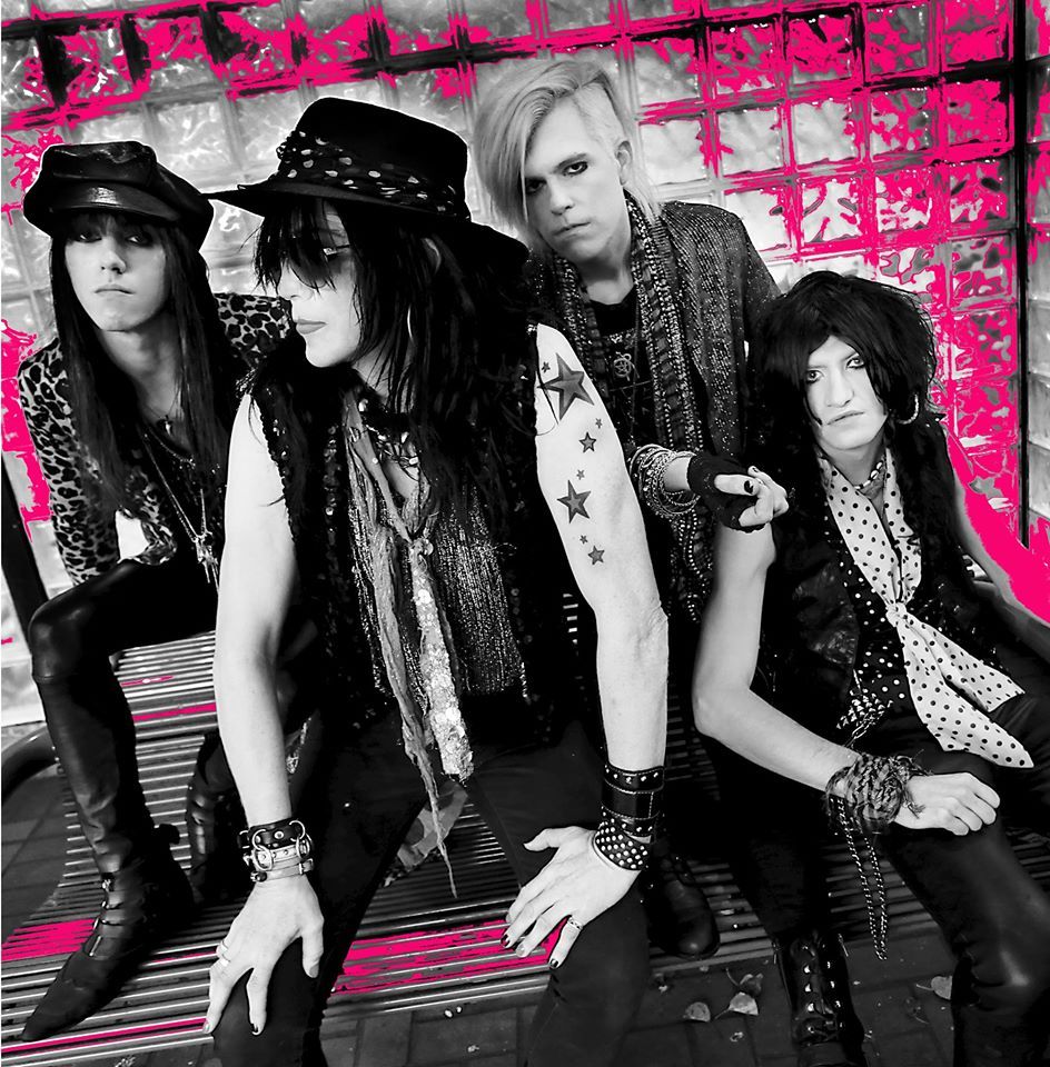 Glam rockerji The Prophets Of Addiction z besedilnim videom
