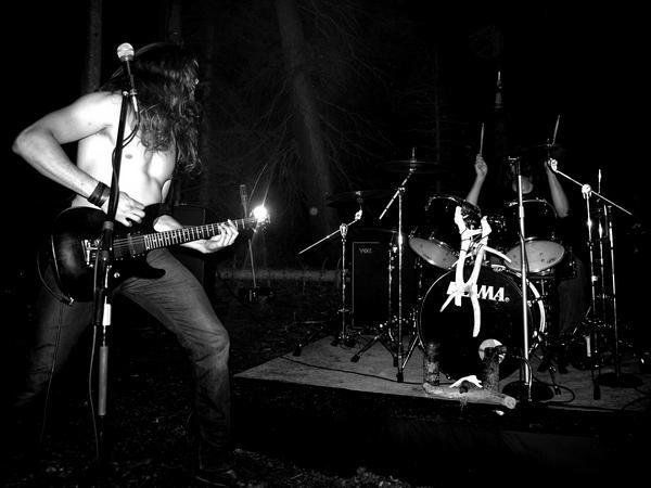 Velnias izdali single Absolution