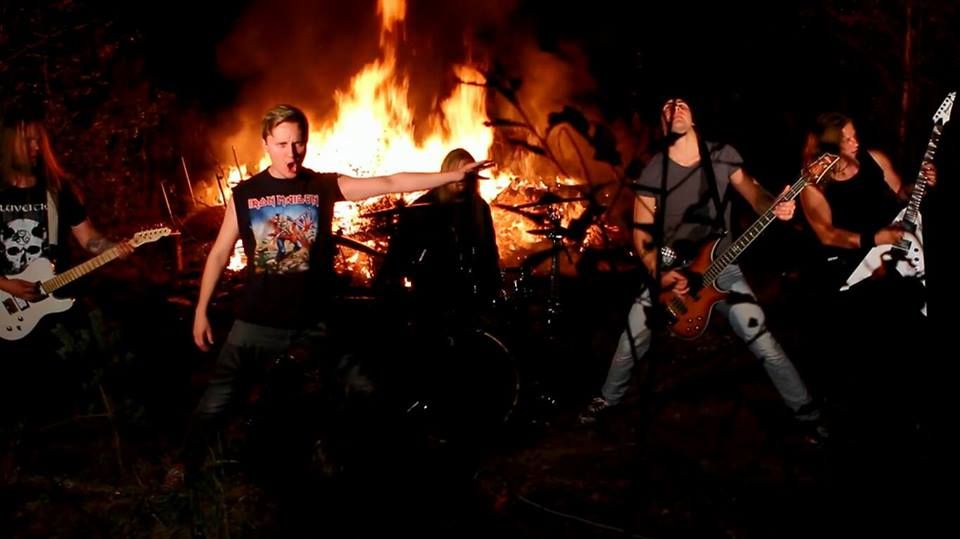 Finci Crimson Day z videospotom za novi single