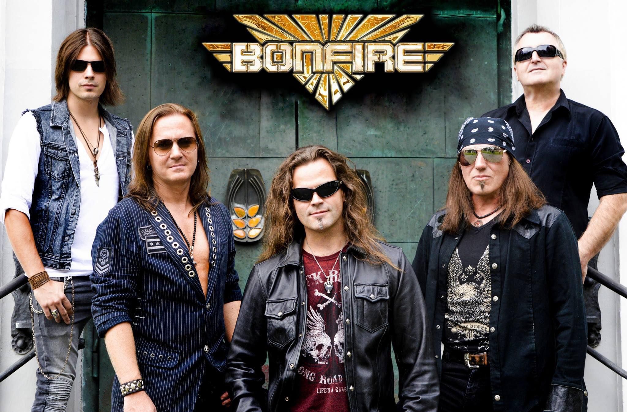 Bonfire z videospotom za skladbo Locomotive Breath