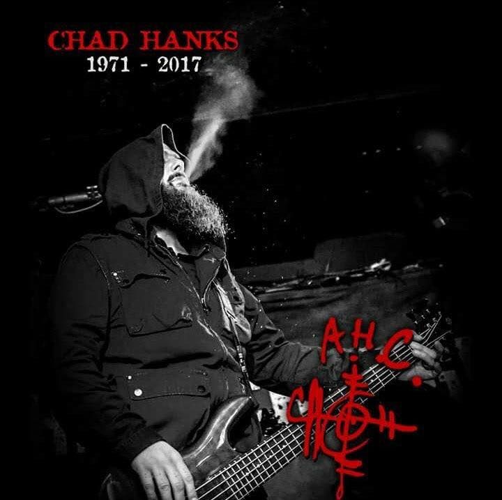 Poslovil se je basist Chad Hanks