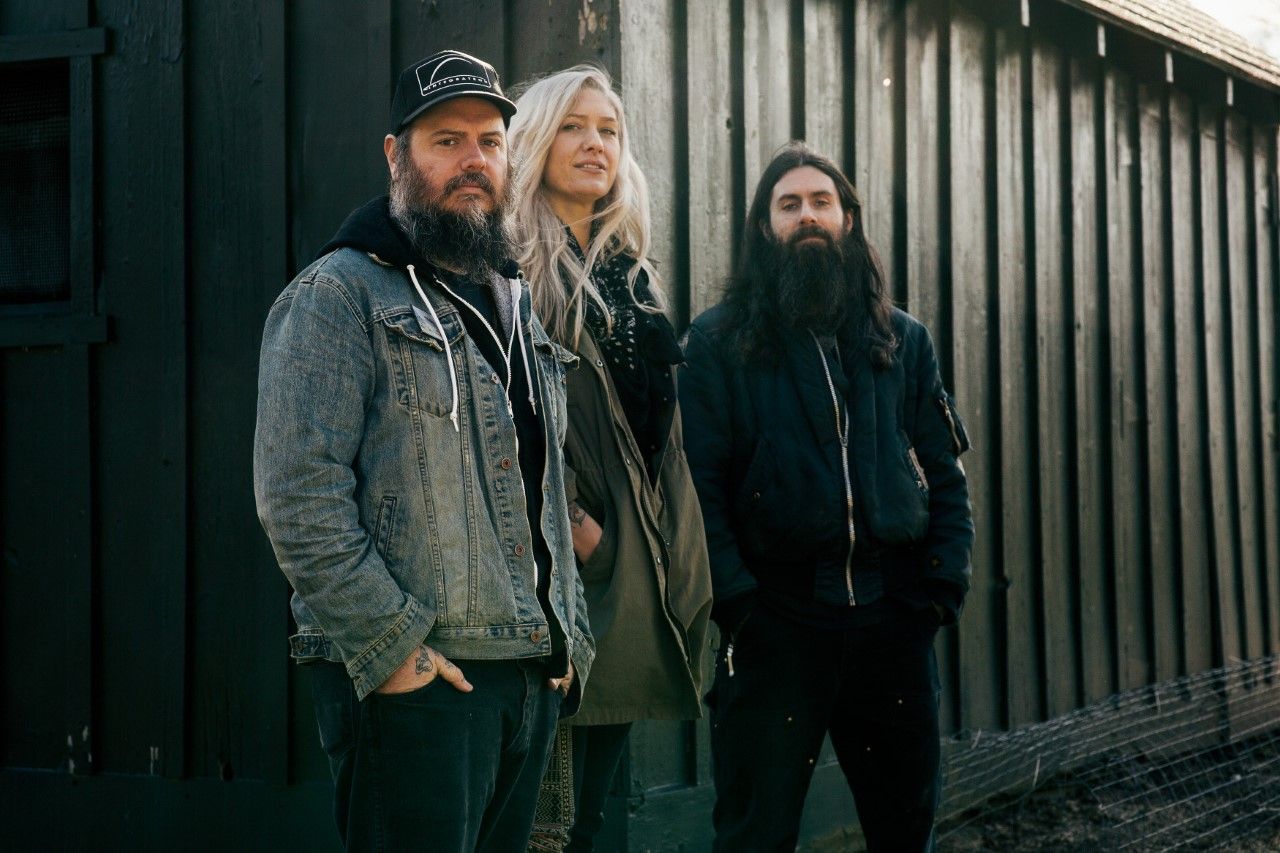 Backwoods Payback z dražilnikom za novi album