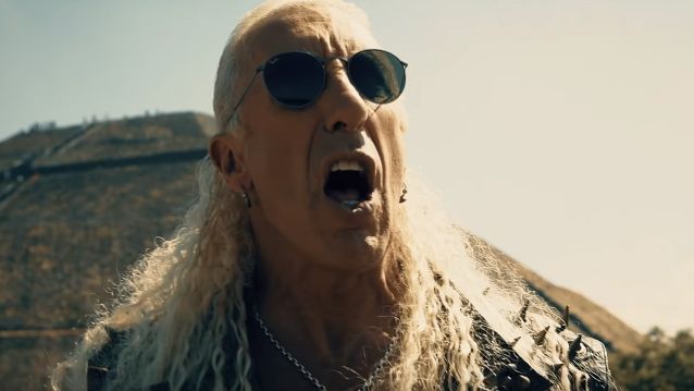 Z novim spotom tudi Dee Snider