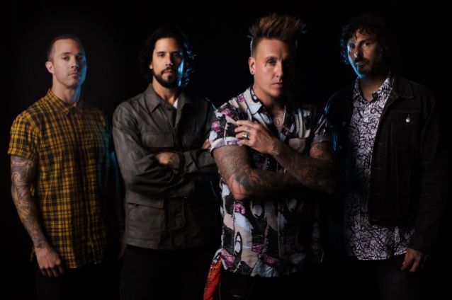 Z novim komadom tudi Papa Roach