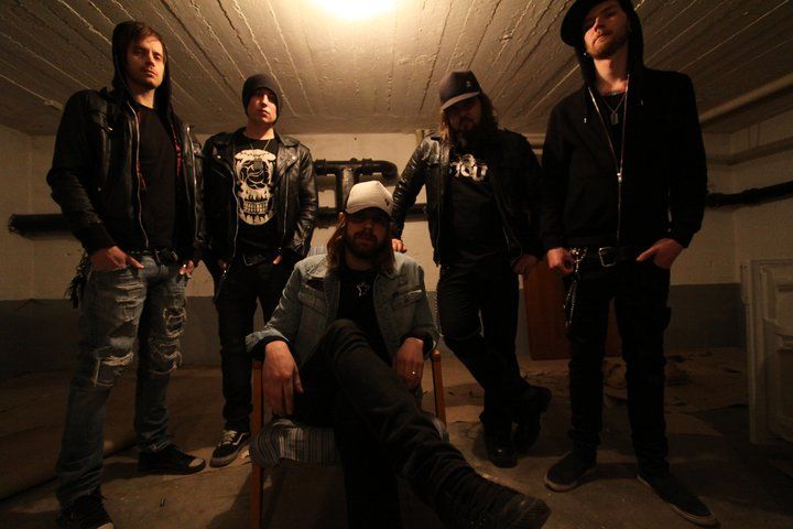 Prisluhnite novemu albumu stonerjev Silver Devil