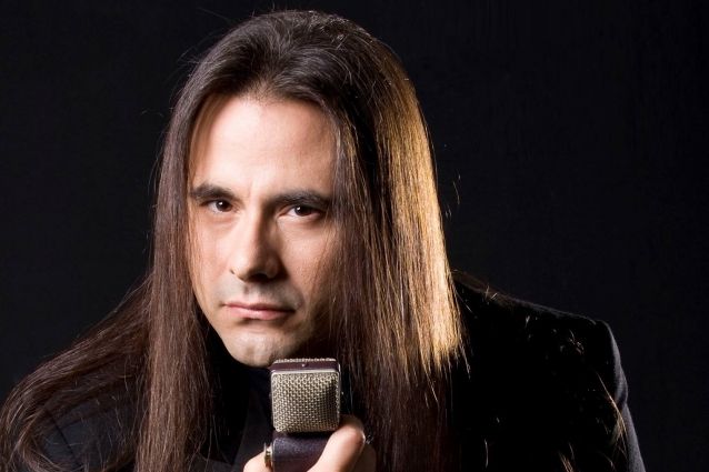 Umrl je Andre Matos