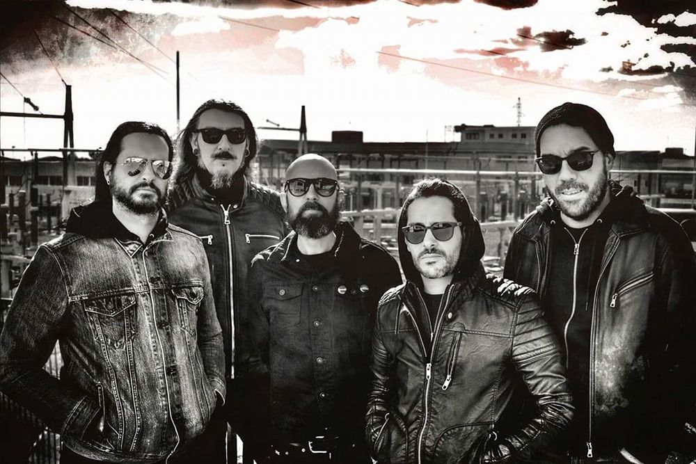 The Holeum predstavljajo besedilni video za novi single