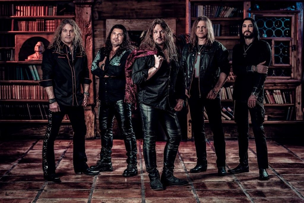 Crystal Ball predstavljajo videospot za skladbo HELLvetia