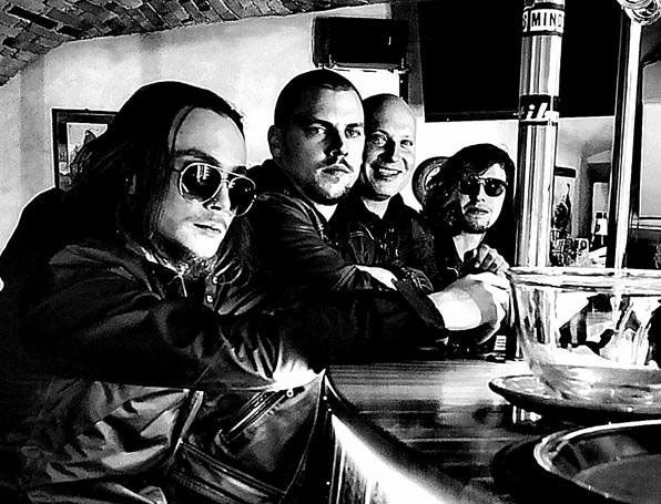 Spotless Minds s singlom Brothers Until We Die