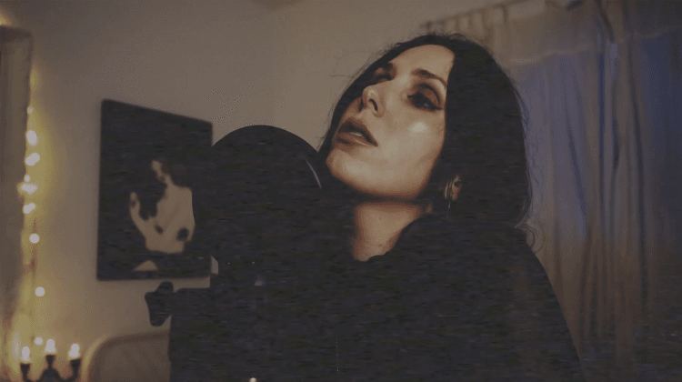 Chelsea Wolfe s priredbo Ozzyjeve klasike Crazy Train