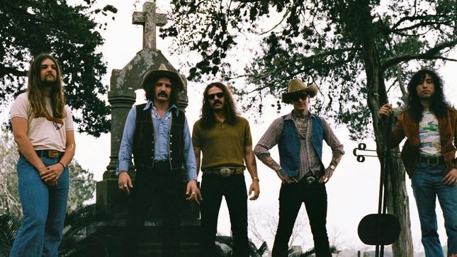 White Dog podpisali za založbo Rise Above Records