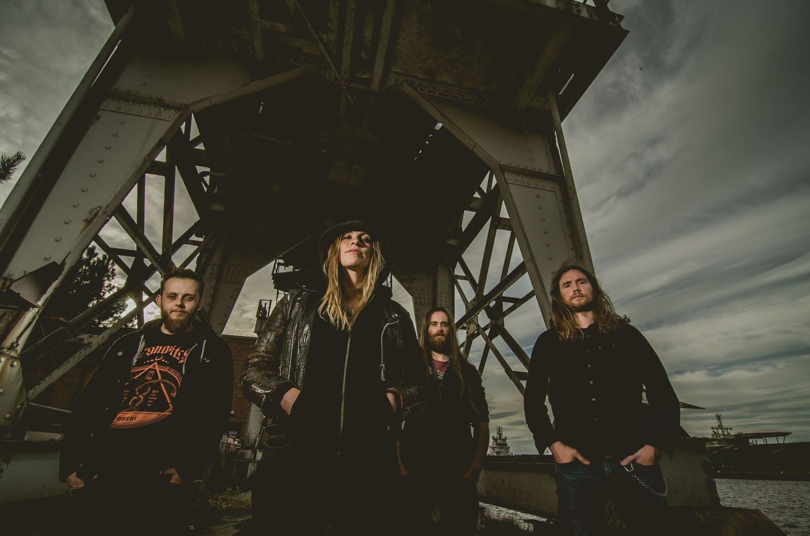King Witch predstavljajo videospot za Return To Dust