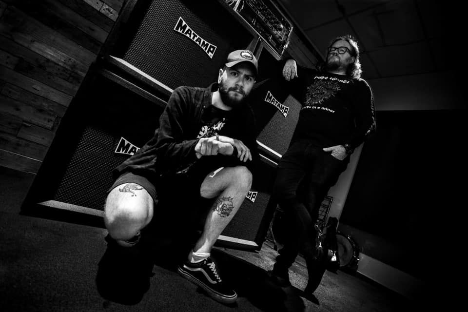 Prisluhnite novi split izdaji Ungraven in Slomatics
