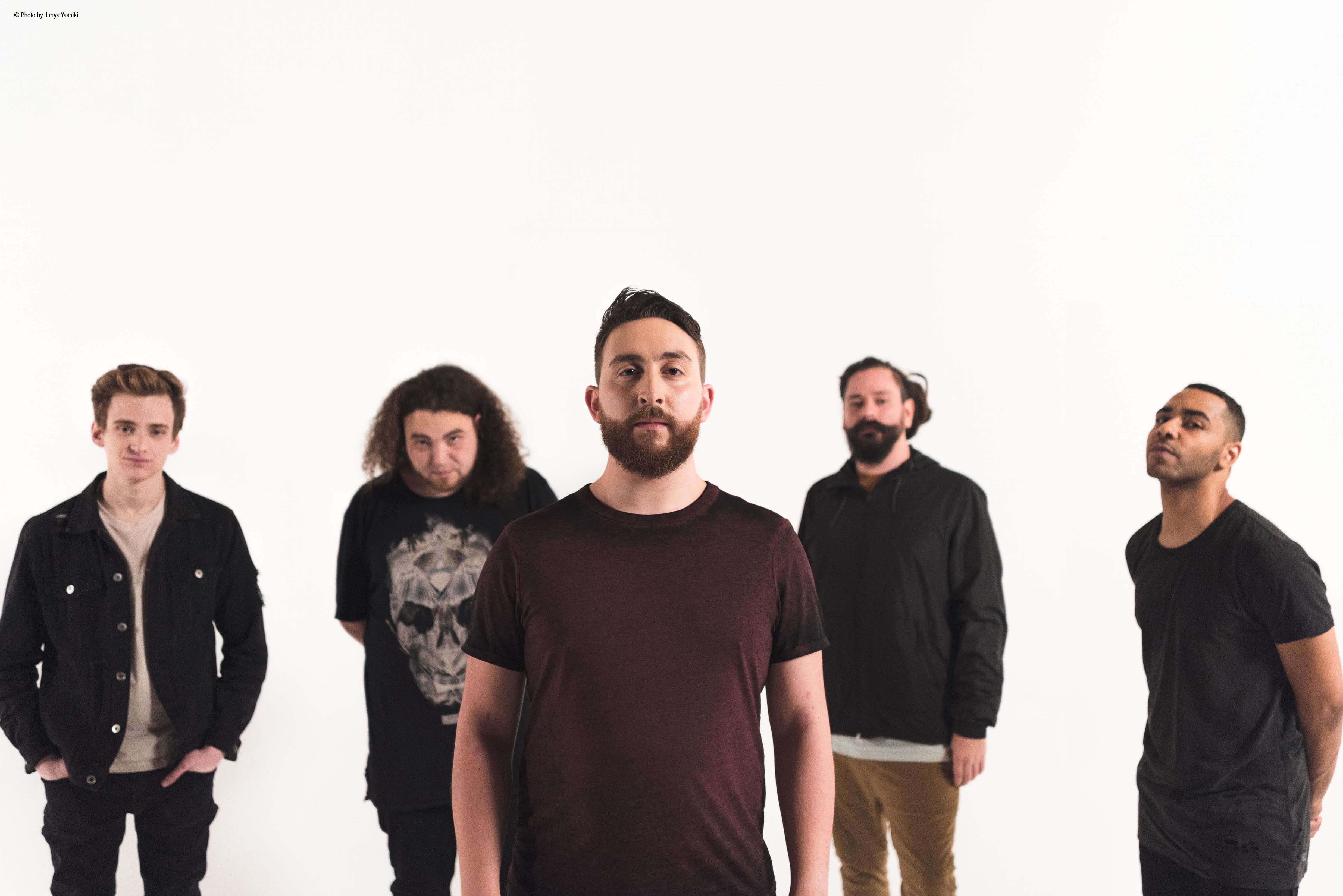 Monuments z novim komadom Deadnest