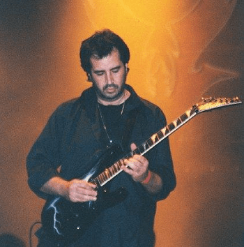 Metal skupnost je zapustil Bill Tsamis