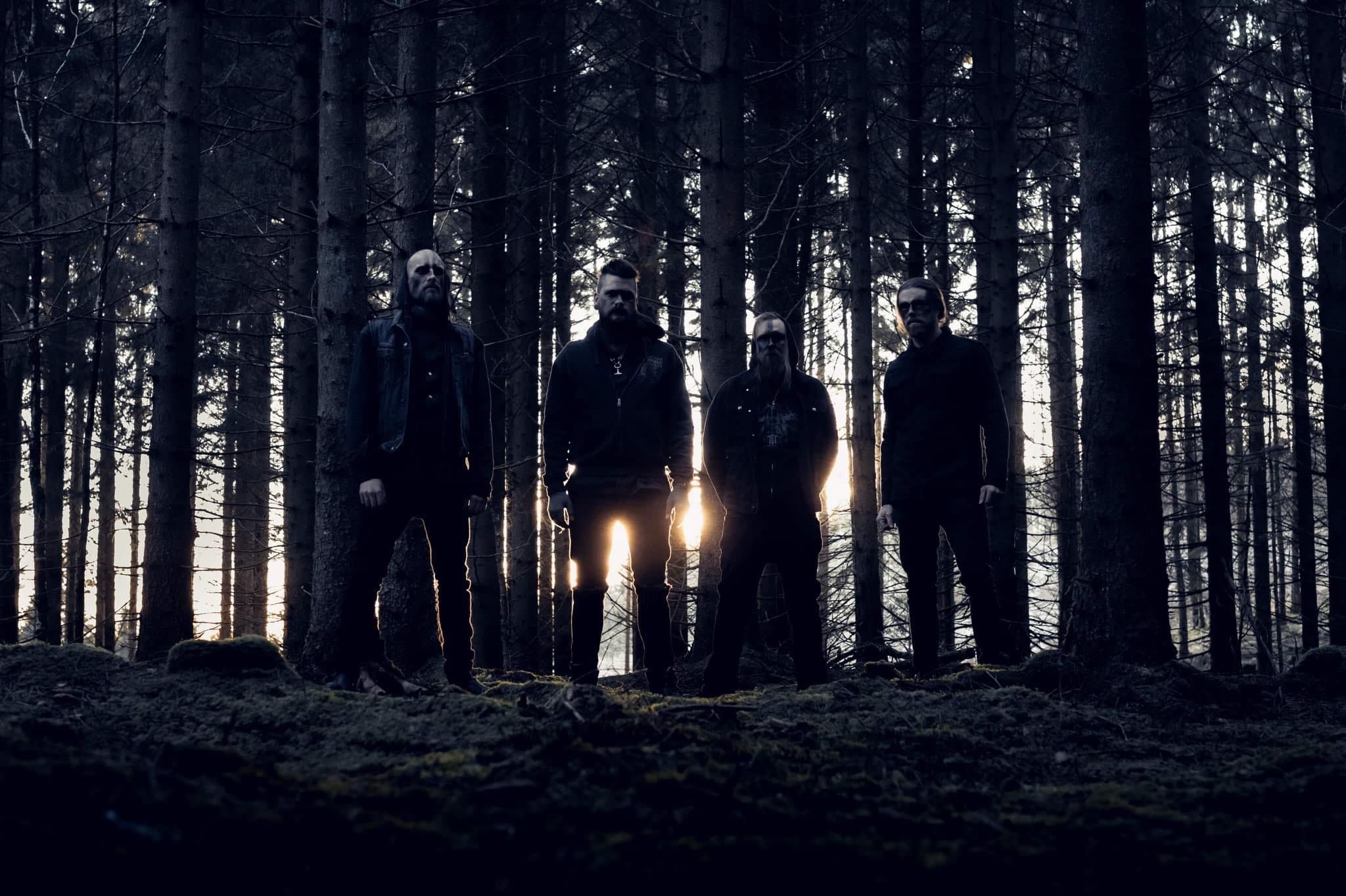 Night Crowned z videospotom za skladbo Fjättrad