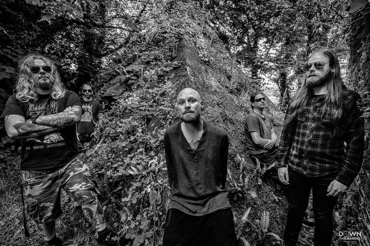 Soothsayer z videospotom za skladbo War Of The Doves
