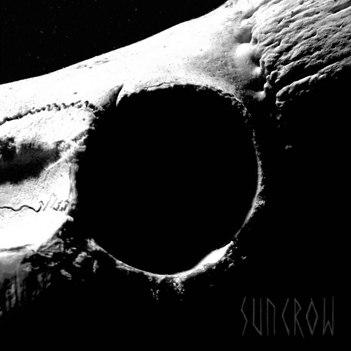 Sun Crow z novim singlom Black It Out
