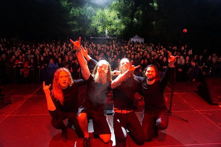 Dark metalci Juodvarnis predstavili live video za Diena Kai Pasenau