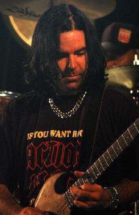 Umrl Sean Kilkenny, nekdanji kitarist skupine Dog Eat Dog