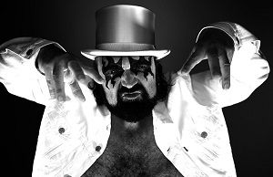 Umrl je Hank von Hell