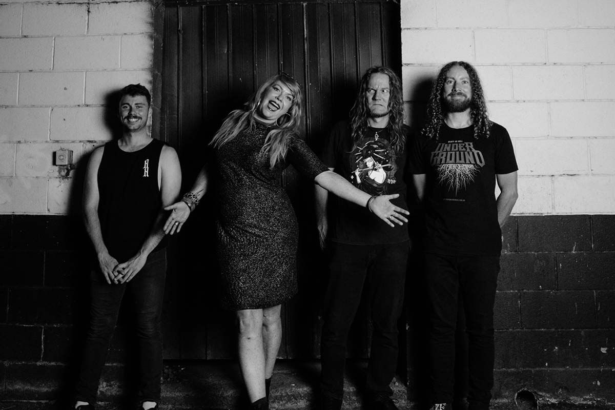 Kitchen Witch s svežim videospotom za skladbo Sunrise