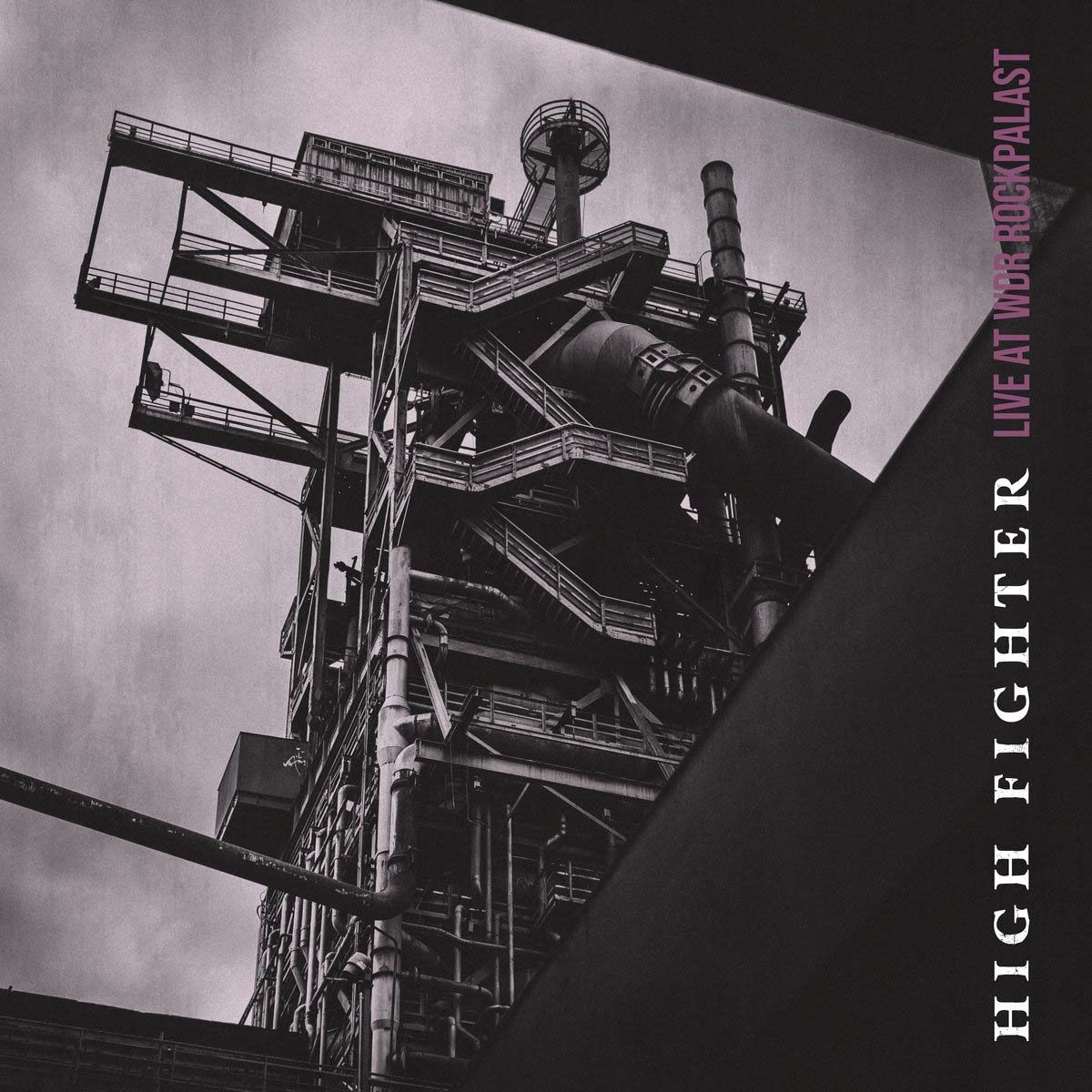 High Fighter s svojim prvim koncertnim albumom