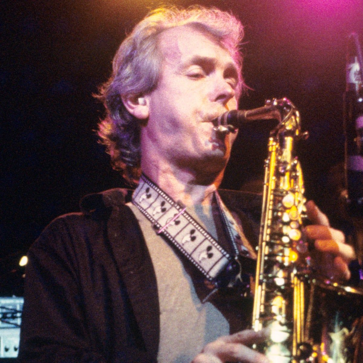 Umrl je Ian McDonald