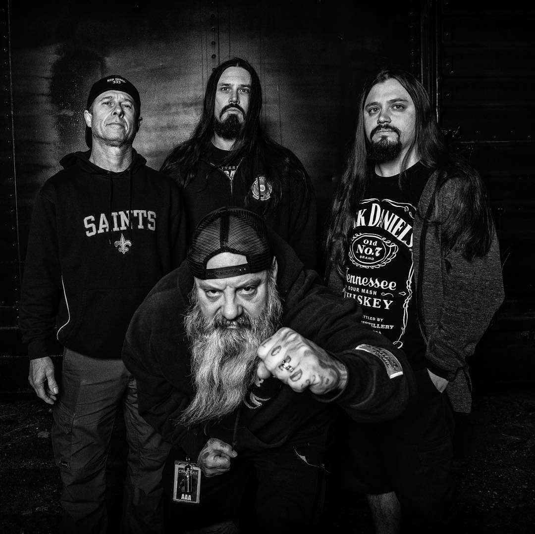 Crowbar krvavijo iz vsake odprtine