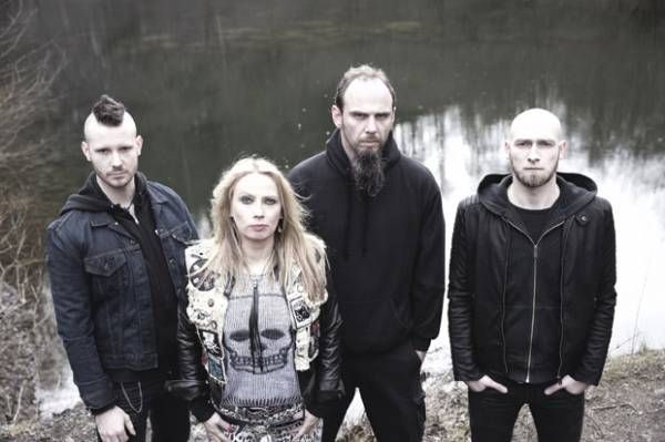 Holy Moses podpisali z založbo Fireflash Records