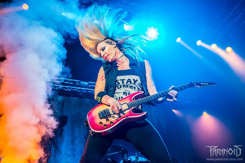 Nita Strauss se vrača v svet shock rocka