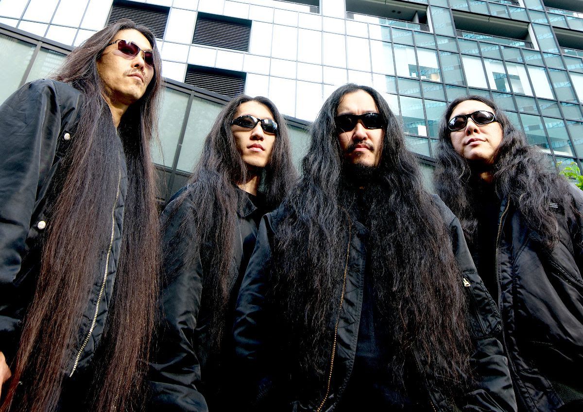 Defiled predstavljajo video Red World
