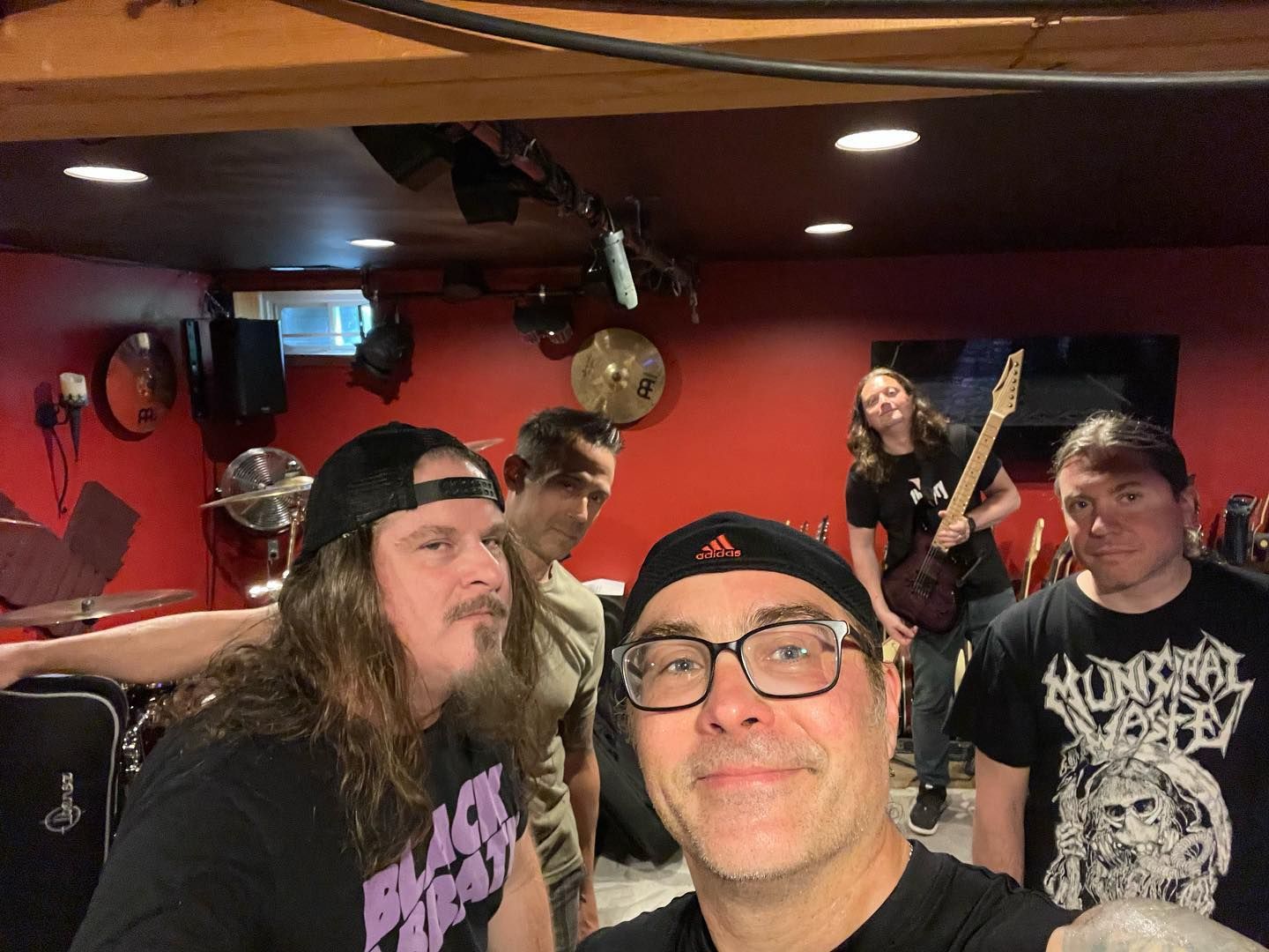 Shadows Fall se odpravljajo v studio