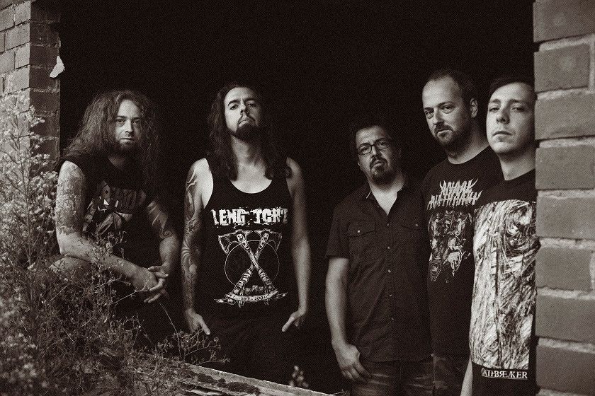 Carrion posneli bass playthrough video za Cofagrigus