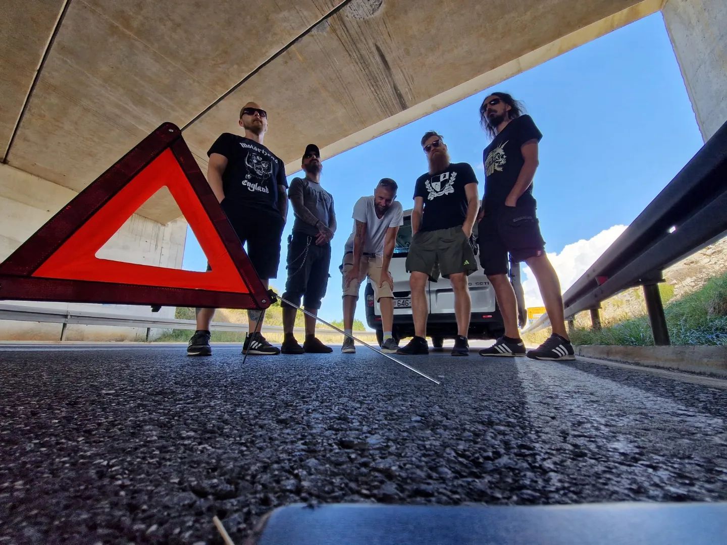 Arises objavili live posnetek komada Release the Floods