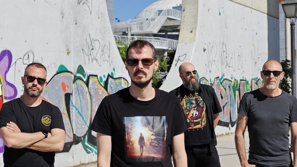 Âscent posneli besedilni video za Master of Nothing
