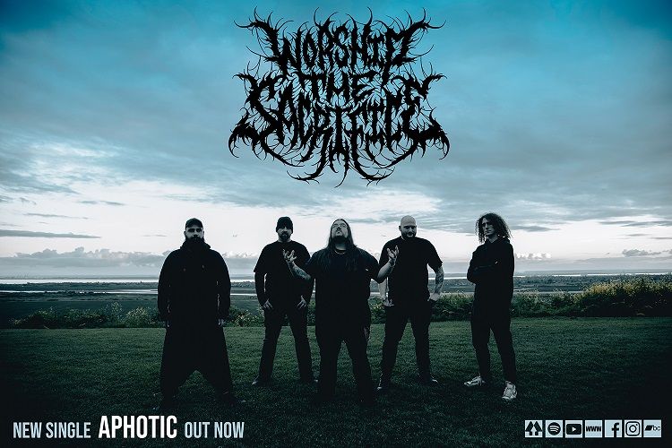 Worship The Sacrifice posneli besedilni video za Aphotic