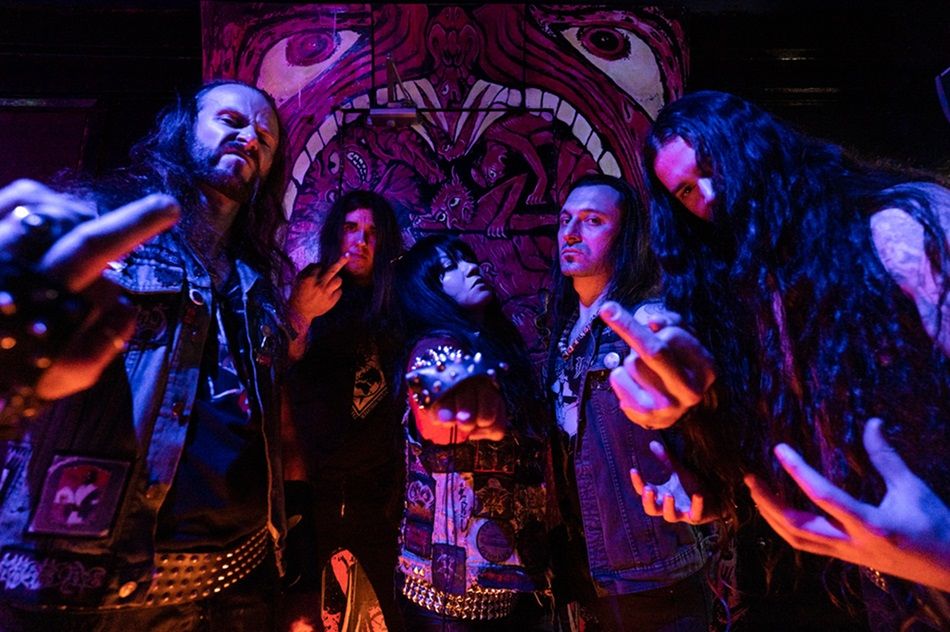 Adorior izdali album Bleed on My Teeth