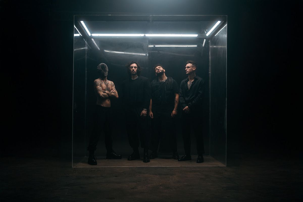 The Dark predstavljajo drugi single