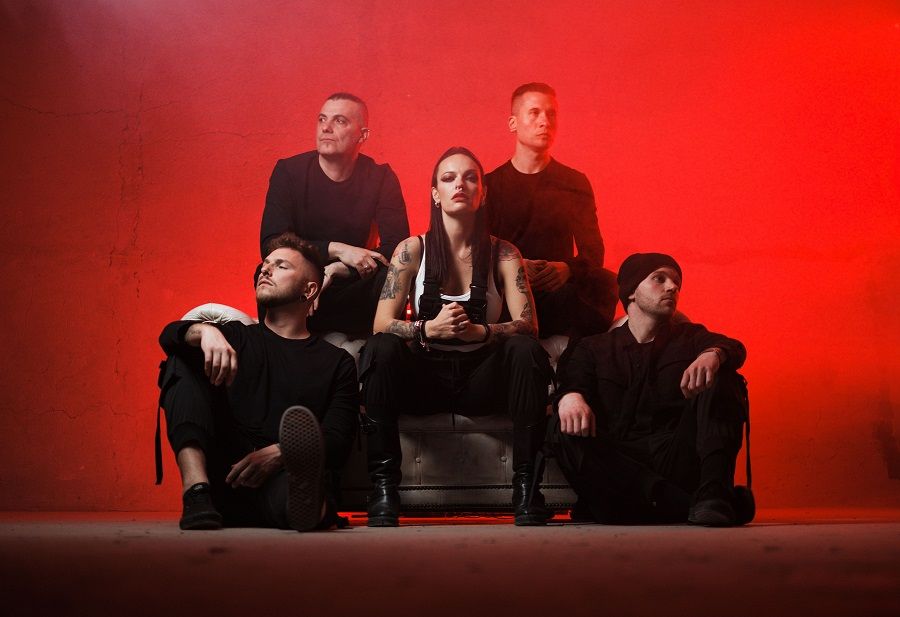 Never Obey Again posneli video za naslovni komad Trust