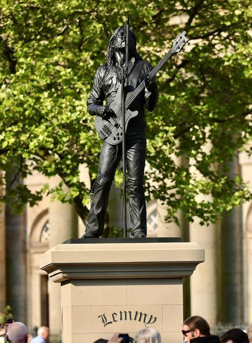 Lemmy Kilmister je dobil kip