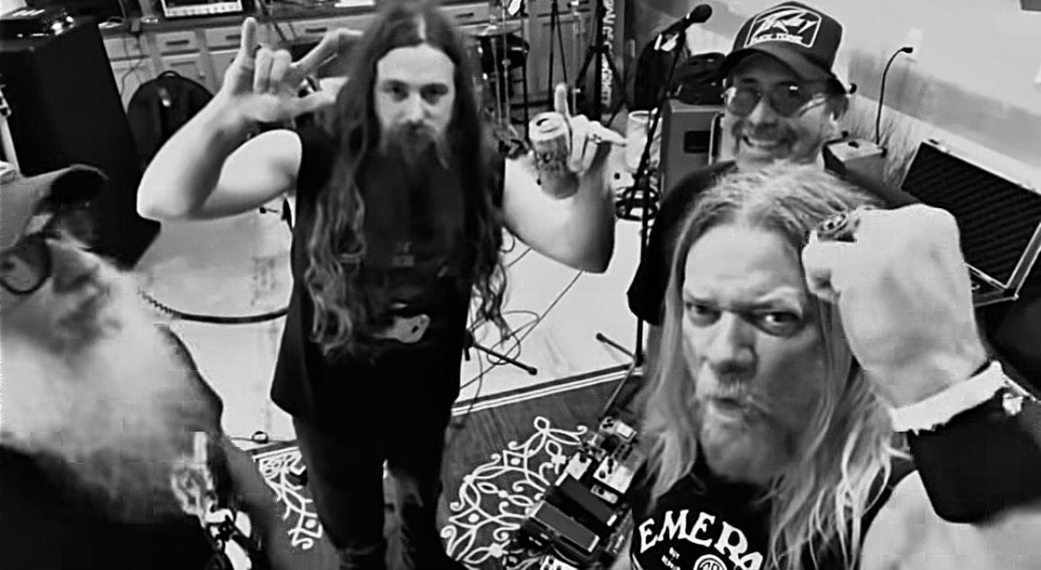 Corrosion Of Conformity ostali brez bobnarja