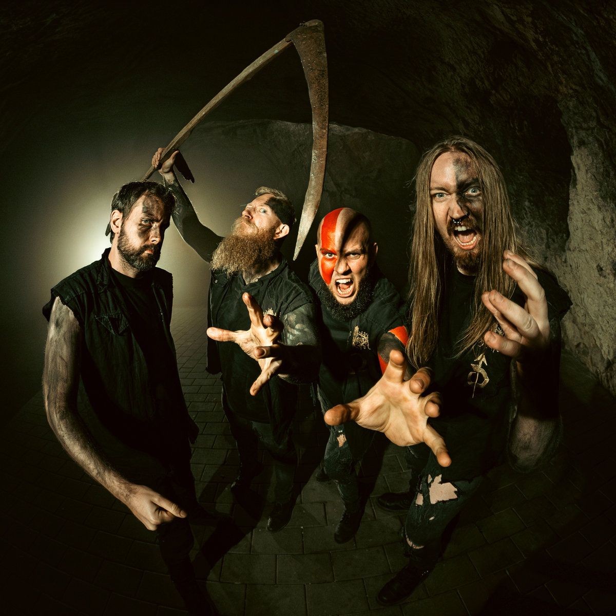 Poslušate lahko Slaves of Time od Rise Of Kronos