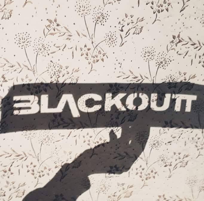 Blackoutt iščejo basista!